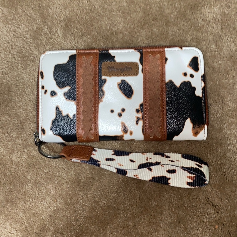 Wrangler Womens Wallet Wristlet - Cow Print